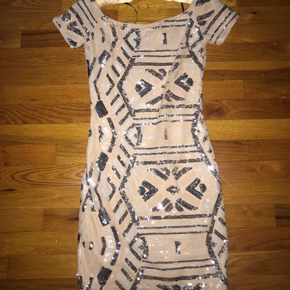 Sequined Fitted Boatneck Mini Cocktail Dress